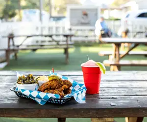 HOT CHICKEN AND FROSE